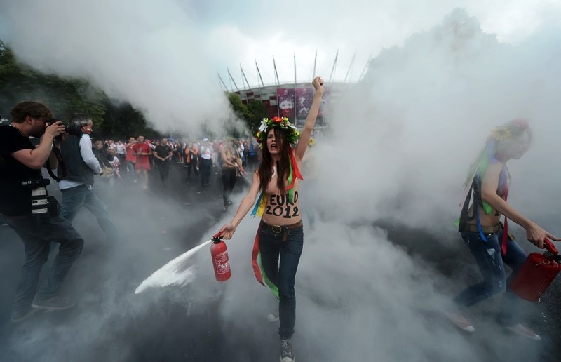 Διαμαρτυρία της FEMEN στο Πολωνία – Ελλάδα (photos+video)