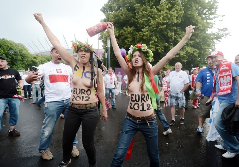 Διαμαρτυρία της FEMEN στο Πολωνία – Ελλάδα (photos+video)