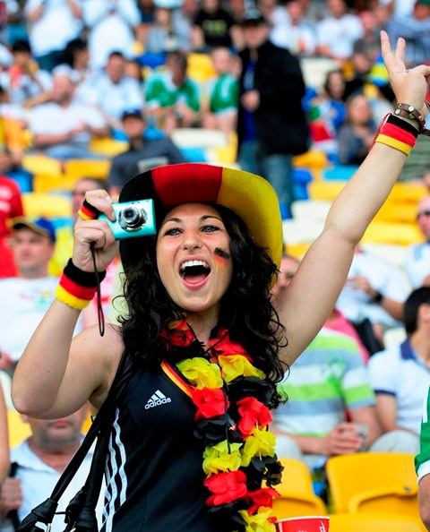 Euro 2012: «Καθάρισε» με Γκόμεζ η Γερμανία (video+photos)
