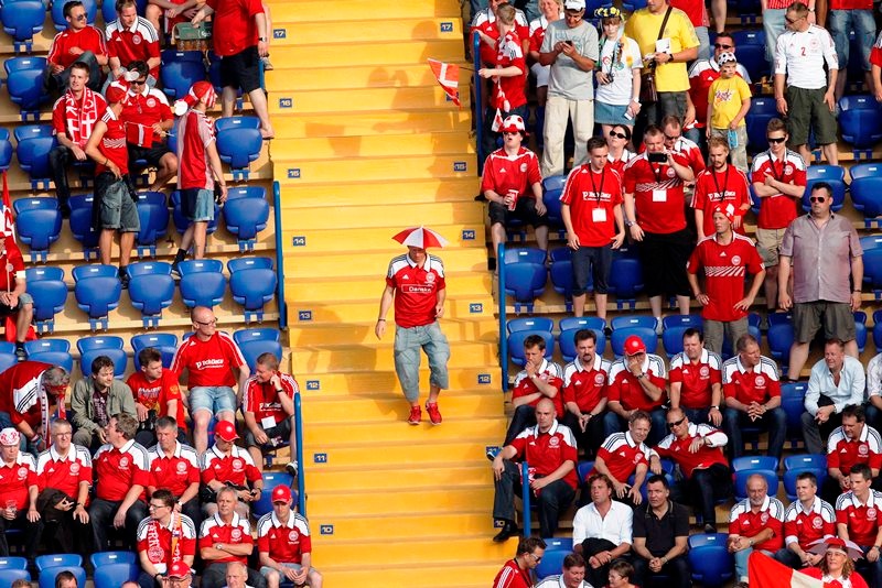 Euro 2012: Οι Δανοί «μάδησαν» τις «τουλίπες» (photos+video)