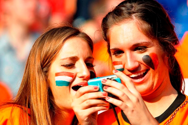 Euro 2012: Οι Δανοί «μάδησαν» τις «τουλίπες» (photos+video)