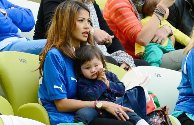 Euro 2012: Στο πλευρό των παικτών οι WAGs (photos)