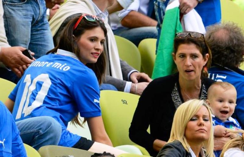 Euro 2012: Στο πλευρό των παικτών οι WAGs (photos)