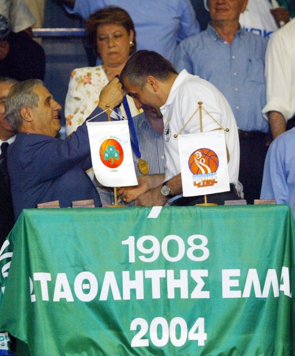 Ο πράσινος άρχοντας των δαχτυλιδιών! (photos+videos)