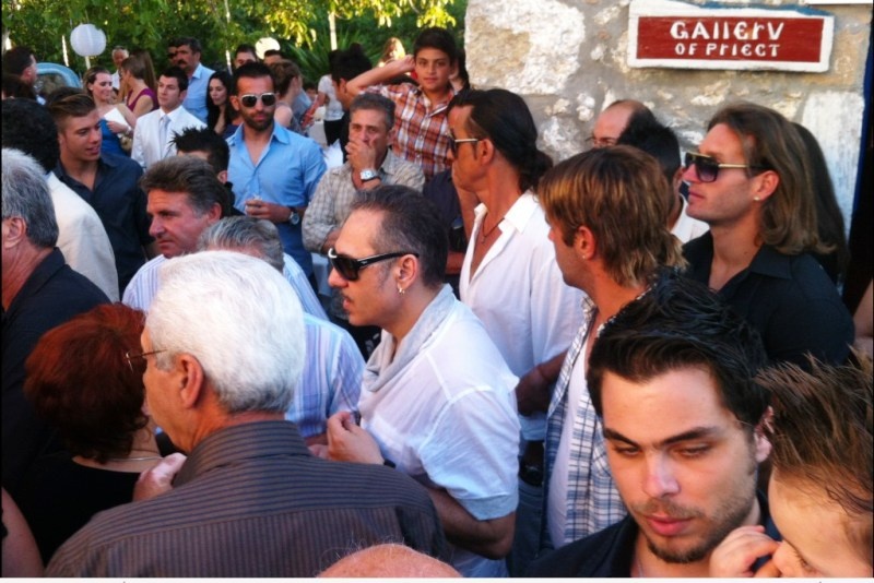 Αποφασίζουν για μήνα του μέλιτος… (photos+video)
