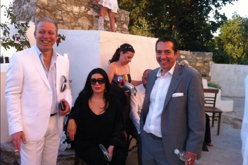 Αποφασίζουν για μήνα του μέλιτος… (photos+video)