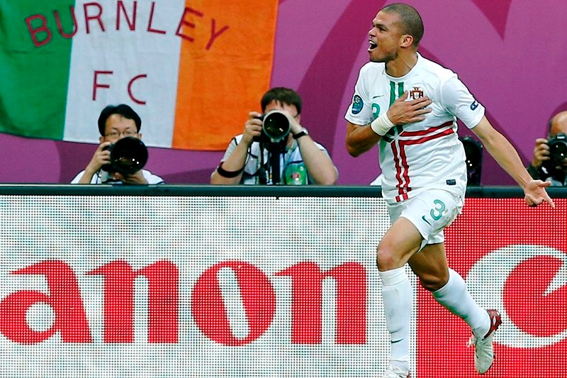 Euro 2012: Γλίτωσε τον… πάτο με Βαρέλα (photos+video)