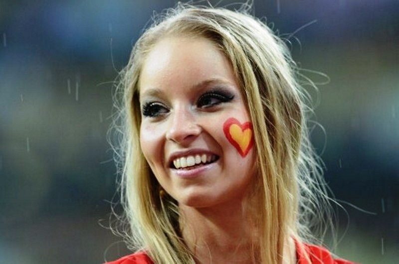 Euro 2012: Ομορφιές και… μπίρα (photos)