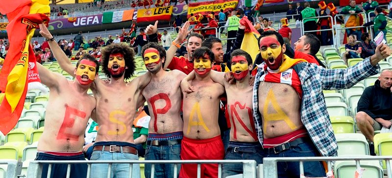 Euro 2012: Ομορφιές και… μπίρα (photos)
