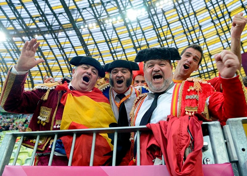 Euro 2012: Ομορφιές και… μπίρα (photos)