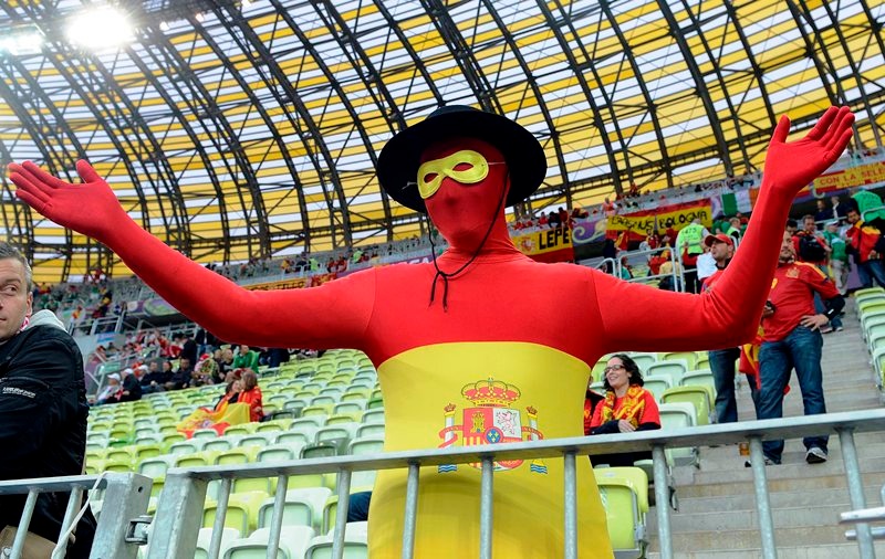 Euro 2012: Ομορφιές και… μπίρα (photos)