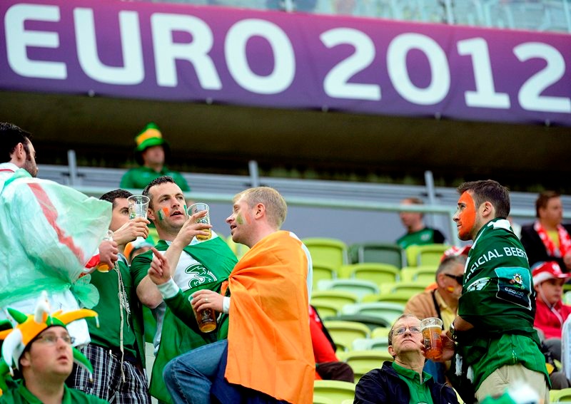 Euro 2012: Ομορφιές και… μπίρα (photos)
