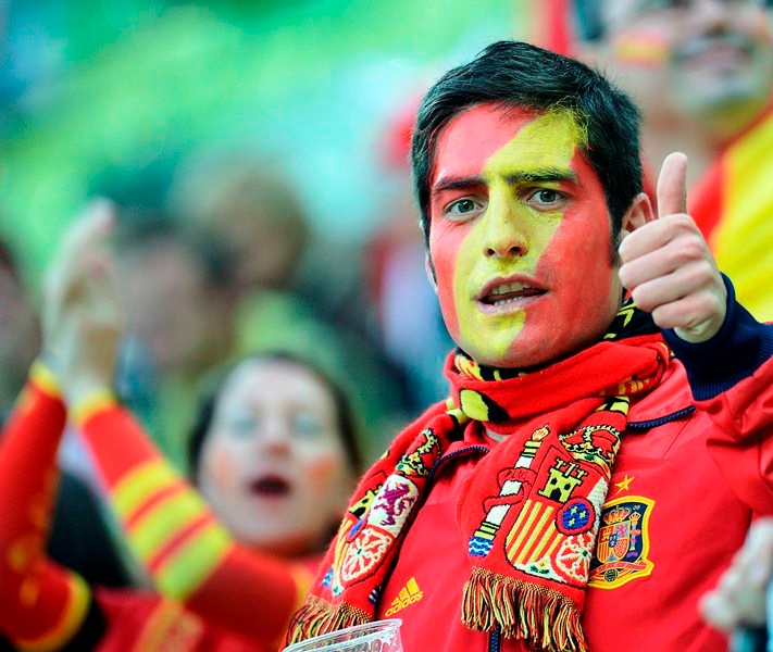 Euro 2012: Ομορφιές και… μπίρα (photos)
