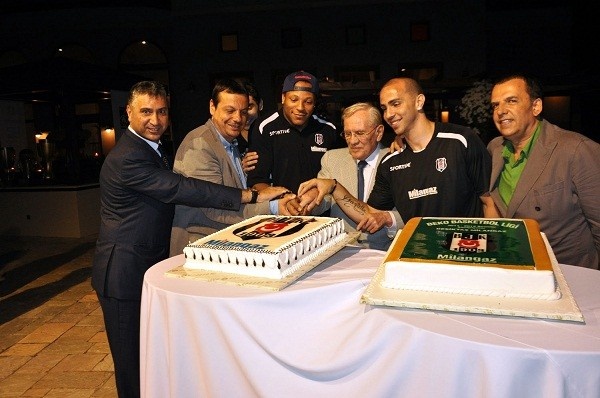 Τα πανηγύρια Μπεσίκτας και Έρτσεγκ για το Triple Crown (photos)