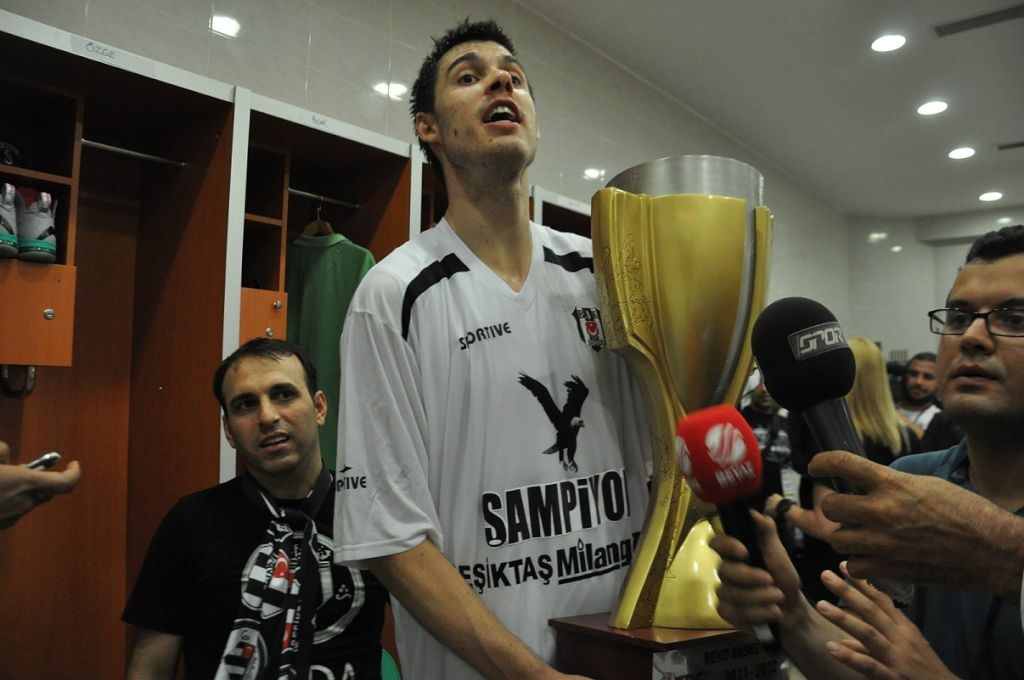 Τα πανηγύρια Μπεσίκτας και Έρτσεγκ για το Triple Crown (photos)