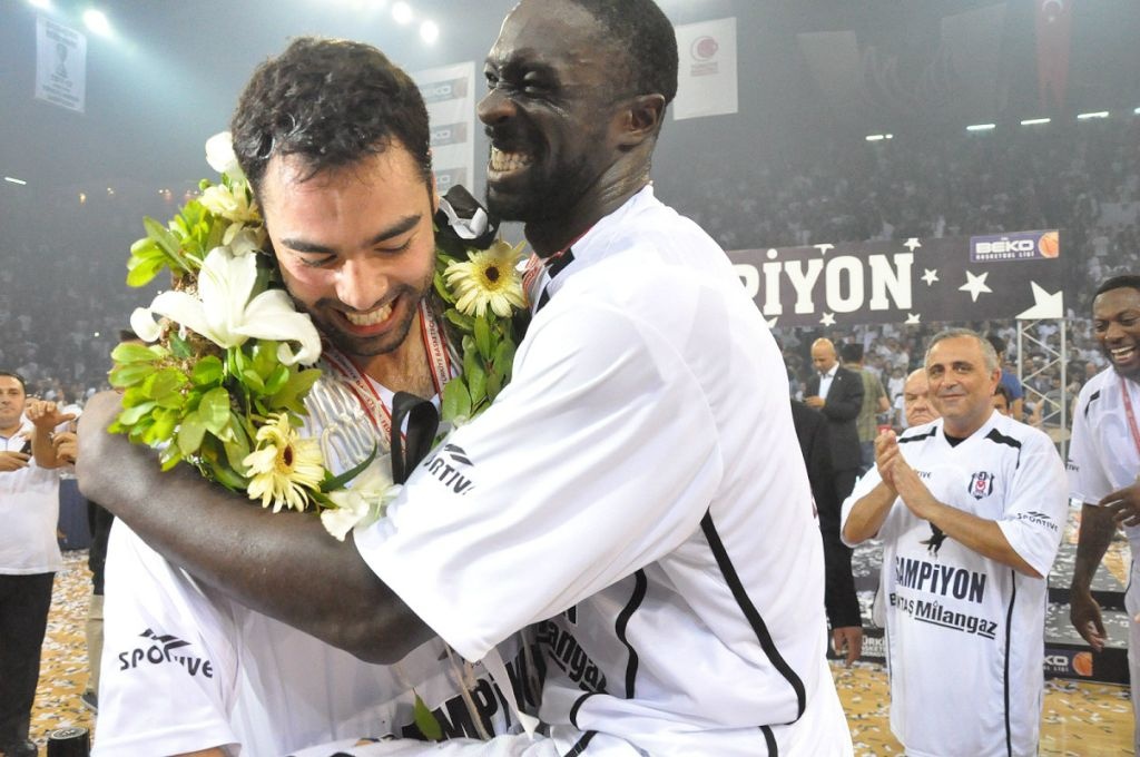 Τα πανηγύρια Μπεσίκτας και Έρτσεγκ για το Triple Crown (photos)