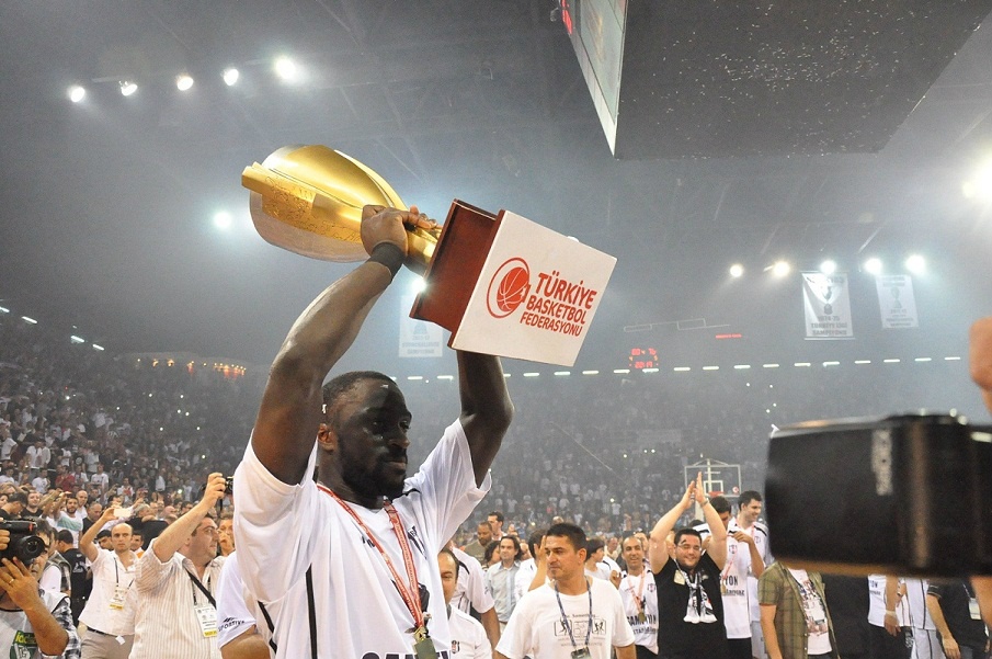 Τα πανηγύρια Μπεσίκτας και Έρτσεγκ για το Triple Crown (photos)