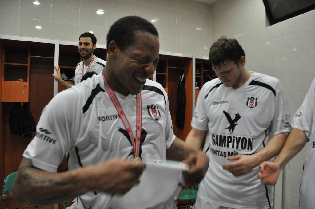Τα πανηγύρια Μπεσίκτας και Έρτσεγκ για το Triple Crown (photos)
