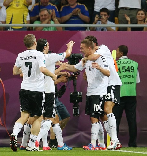 Euro 2012: Γερμανία ετοιμάσου, έρχεται η σειρά σου! (photos+video)