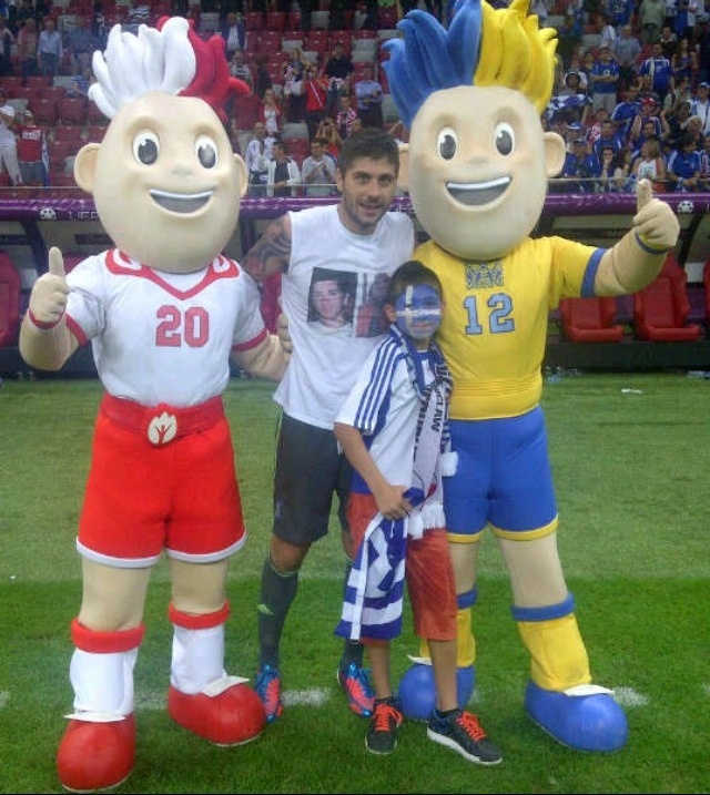 Euro 2012: Ο Σηφάκης, τα μηνύματα και οι... μασκότ!