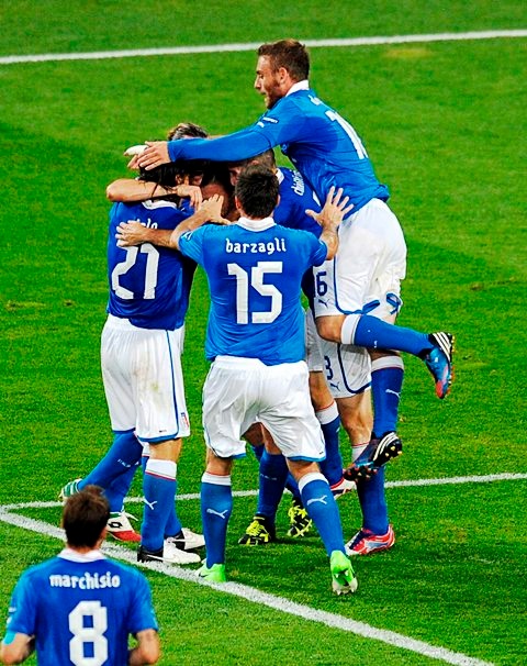 Euro 2012: Στα προημιτελικά η Ιταλία, 2-0 την Ιρλανδία (photos+video)