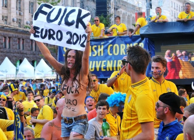Euro 2012: Η FEMEN επέστρεψε (photos)