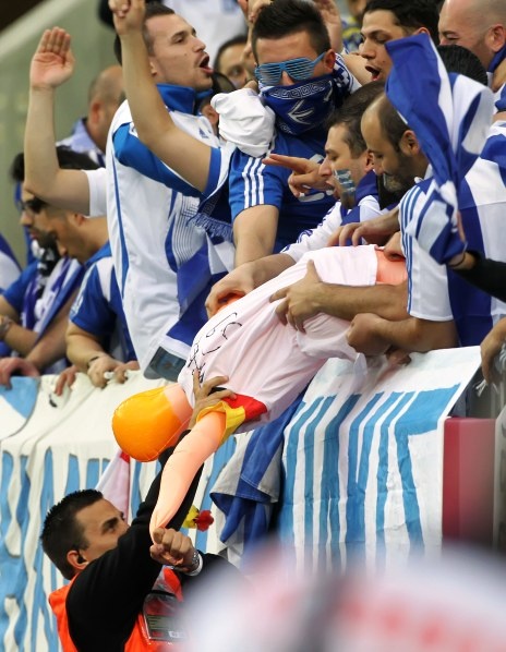 Euro 2012: Πήραν τη… Μέρκελ από τους Έλληνες (photos)