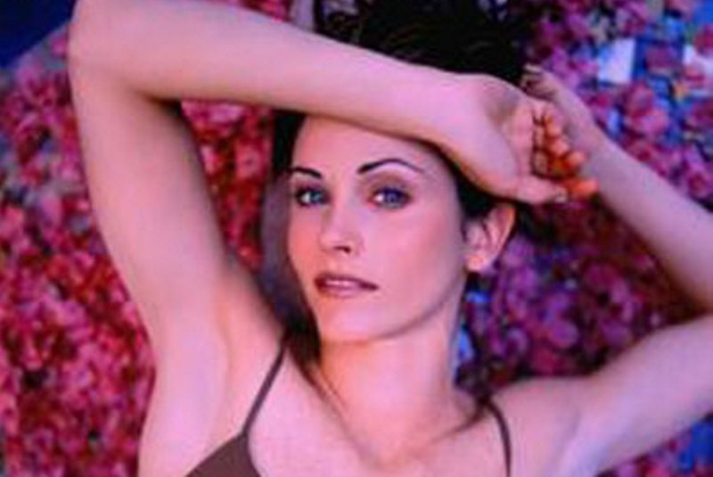 Celebrities χωρίς… αποσμητικό (photos)