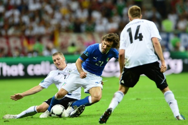 Euro 2012: Ο Μάριο… το μαύρο πιστόλι! (photos+videos)