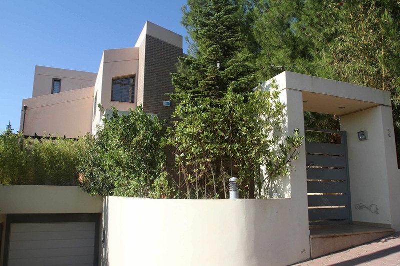 Ο φρουρός του Παπακωνσταντίνου έσωσε την οικογένεια Δώνη (photos)