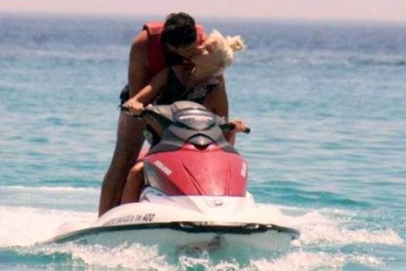 Τα καυτά φιλιά της Τζούλιας Αλεξανδράτου με τον Κριστιάν (photos)