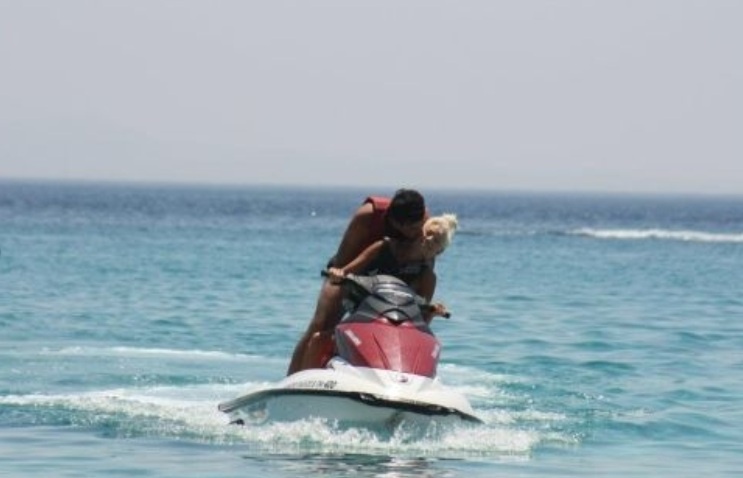 Τα καυτά φιλιά της Τζούλιας Αλεξανδράτου με τον Κριστιάν (photos)