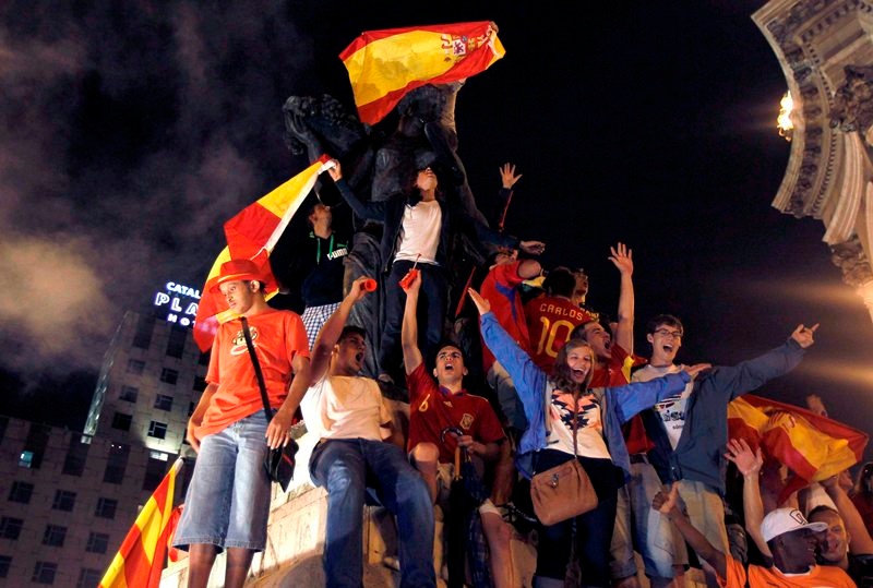 Στους δρόμους οι Ισπανοί! (videos+photos)