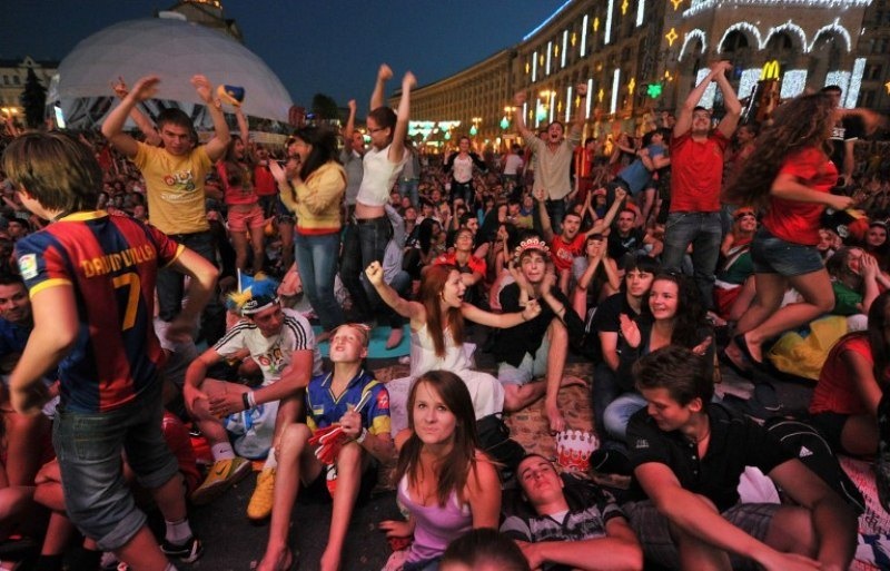 Euro 2012: Ξημέρωσαν… πανηγυρίζοντας οι Ισπανοί! (photos+videos)