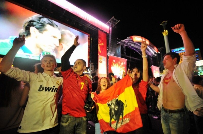 Euro 2012: Ξημέρωσαν… πανηγυρίζοντας οι Ισπανοί! (photos+videos)