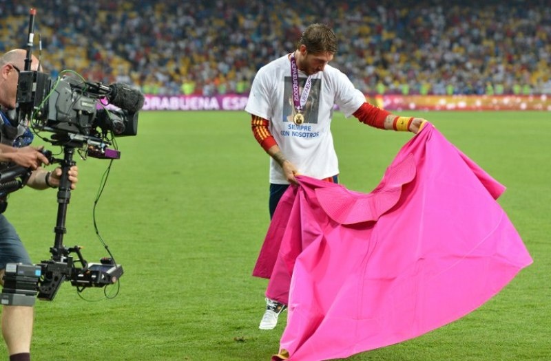 Euro 2012: Το αφιέρωσαν στους αδικοχαμένους Ισπανούς (photos)