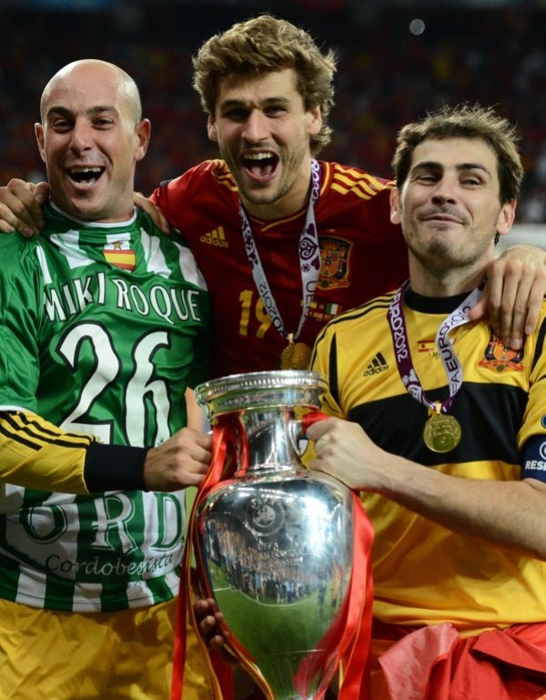 Euro 2012: Το αφιέρωσαν στους αδικοχαμένους Ισπανούς (photos)
