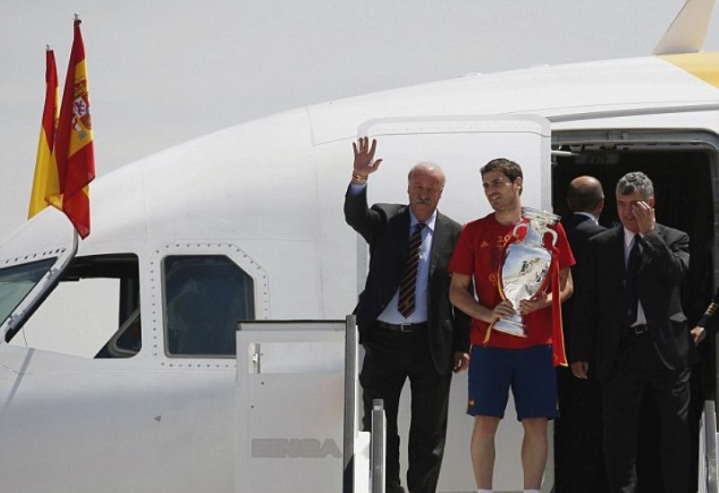Euro 2012: Έφτασαν στην Ισπανία οι Πρωταθλητές Ευρώπης (photos+video)