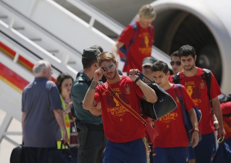 Euro 2012: Έφτασαν στην Ισπανία οι Πρωταθλητές Ευρώπης (photos+video)