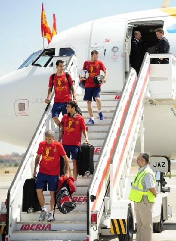 Euro 2012: Έφτασαν στην Ισπανία οι Πρωταθλητές Ευρώπης (photos+video)