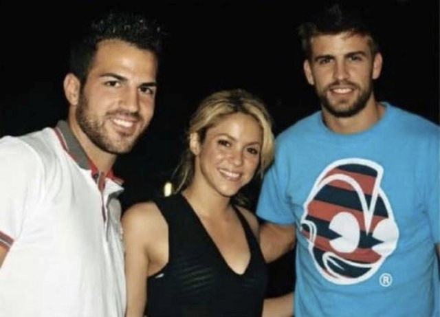 Η Σακίρα ευχήθηκε στον Πικέ για το Euro (photos+video)