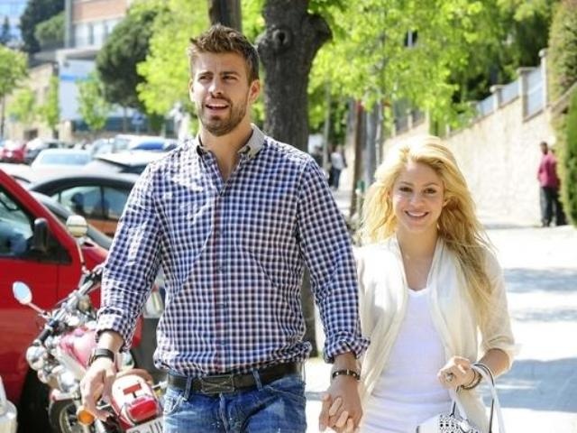 Η Σακίρα ευχήθηκε στον Πικέ για το Euro (photos+video)