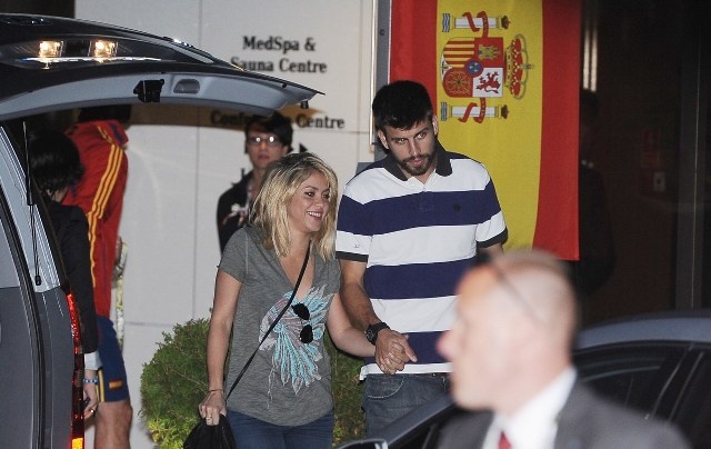 Η Σακίρα ευχήθηκε στον Πικέ για το Euro (photos+video)