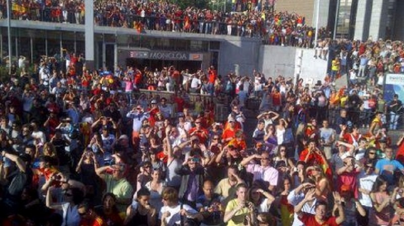 Ισπανική παρέλαση και αποθέωση! (videos+photos)