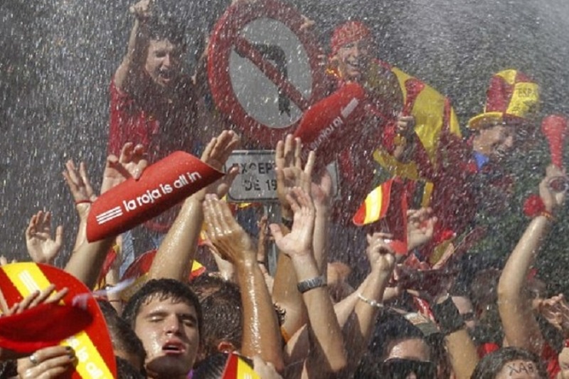 Ισπανική παρέλαση και αποθέωση! (videos+photos)