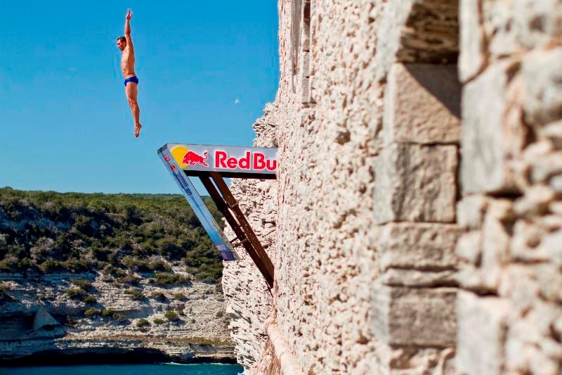 Tο RED BULL CLIFF DIVING επέστρεψε - το ίδιο και ο Orlando Duque!
