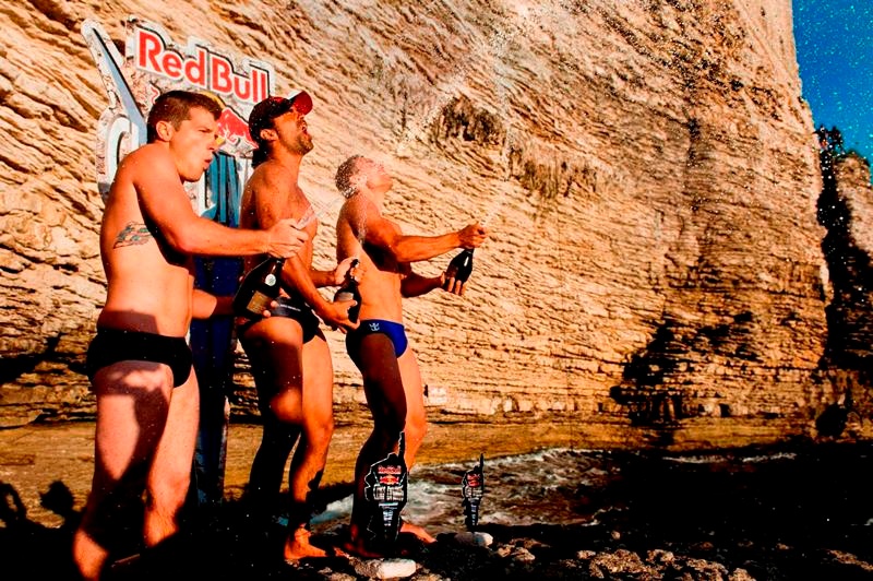 Tο RED BULL CLIFF DIVING επέστρεψε - το ίδιο και ο Orlando Duque!