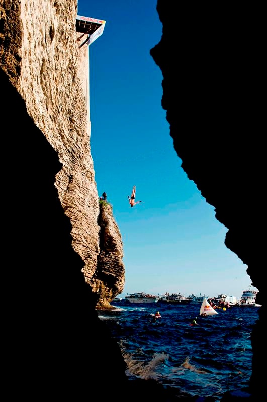 Tο RED BULL CLIFF DIVING επέστρεψε - το ίδιο και ο Orlando Duque!