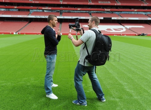 Επίσημα ο Ποντόλσκι στην Άρσεναλ! (photos)