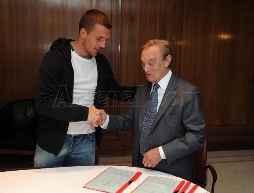 Επίσημα ο Ποντόλσκι στην Άρσεναλ! (photos)